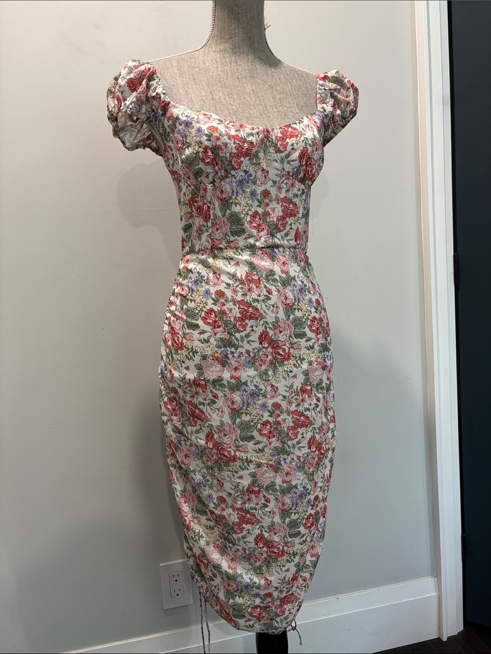 Off‑Shoulder Floral Midi Dress in Pink and Cream - Picture 4 of 16